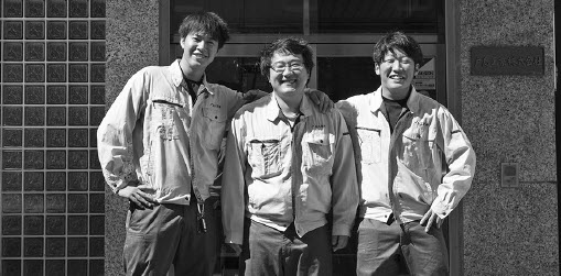戸島工場㈱正面玄関の写真（本社ビル）
